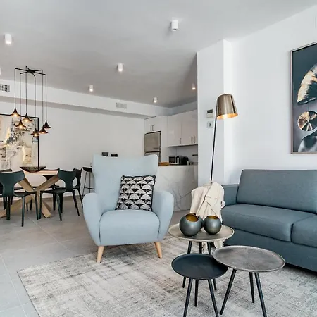 Appartement Ab3- Luxury Flat, Close To Families Only *