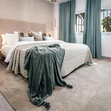 Appartement Ab3- Luxury Flat, Close To Families Only *