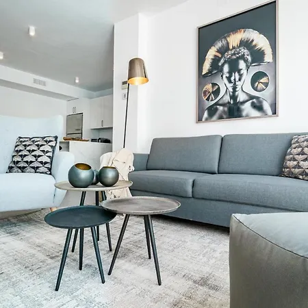 Ab3- Luxury Flat, Close To Families Only アパート