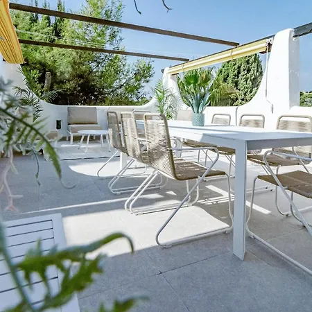 Ab3- Luxury Flat, Close To Families Only *