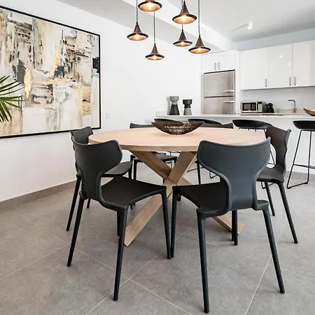 Appartement Ab3- Luxury Flat, Close To Families Only *
